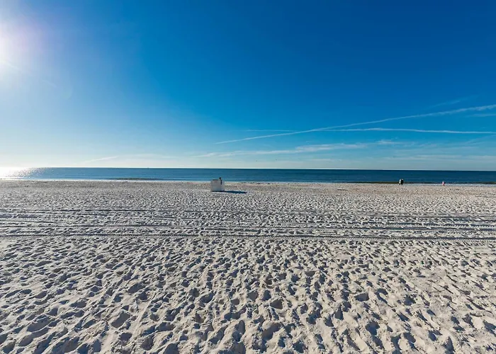 Apartment Island Winds East 404
